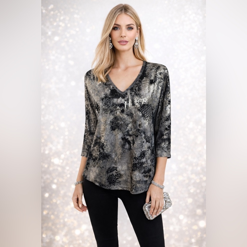 White Stag Women’s Top Size XL Black/gray/silver 3/4 Sleeve V-neck